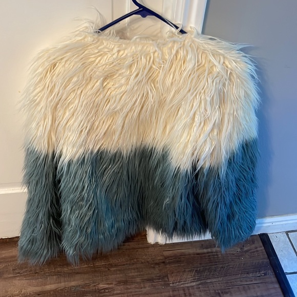 Hayden Fuzzy Jacket! - Picture 2 of 3